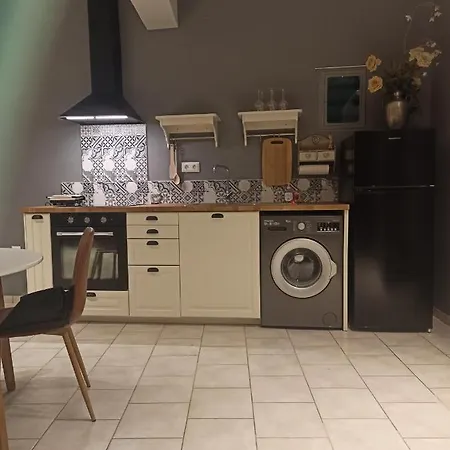 Ambrosia Apartment *