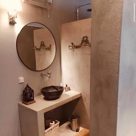 Ambrosia Apartment *